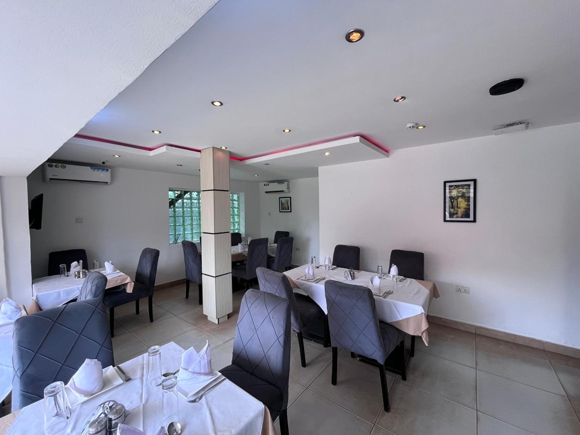 Blackwood Hotels Ikeja Esterno foto