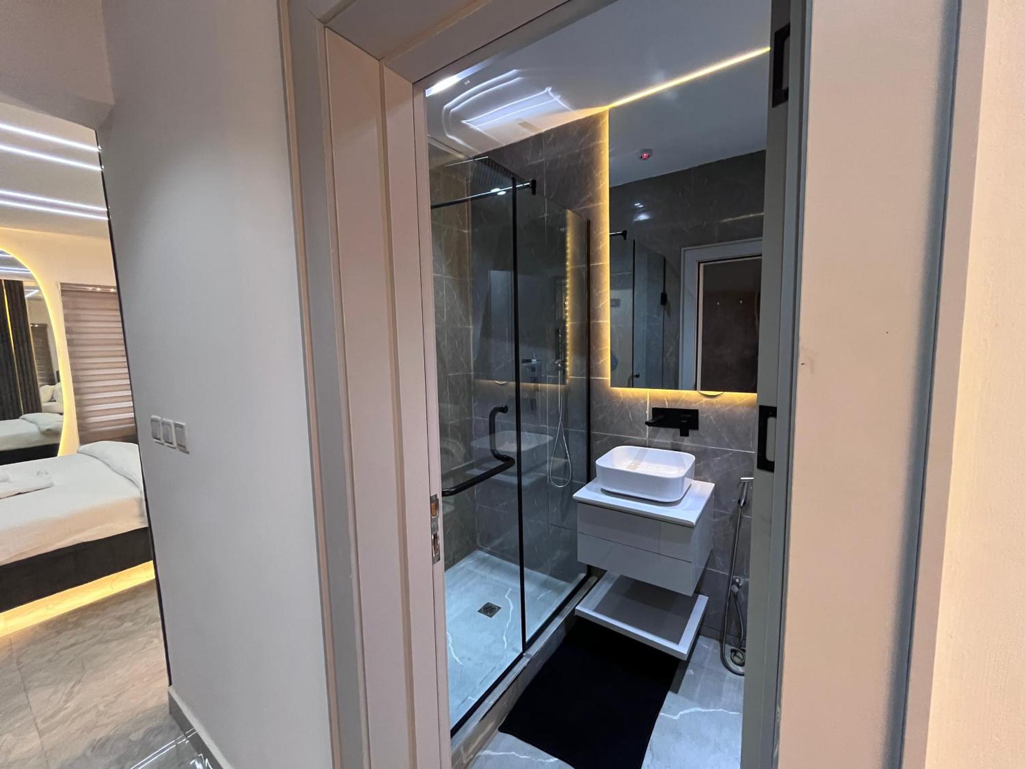 Blackwood Hotels Ikeja Esterno foto