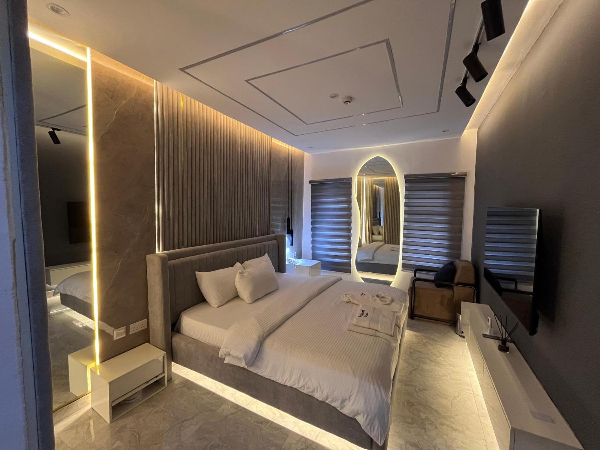 Blackwood Hotels Ikeja Esterno foto
