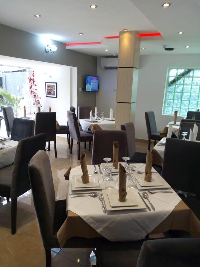 Blackwood Hotels Ikeja Esterno foto