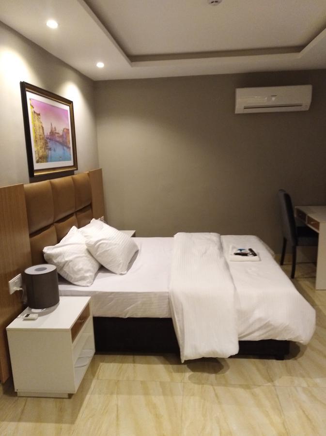 Blackwood Hotels Ikeja Esterno foto