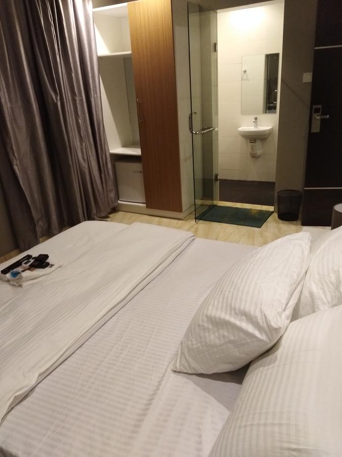 Blackwood Hotels Ikeja Esterno foto